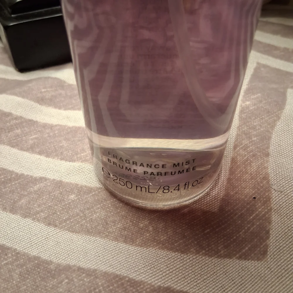 Victoria's Secret Love Spell Fragrance Mist - Picture 5 of 7